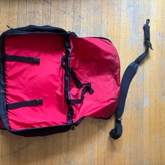 Red Oxx Air Boss carry on luggage barely used - Picture 6 of 6